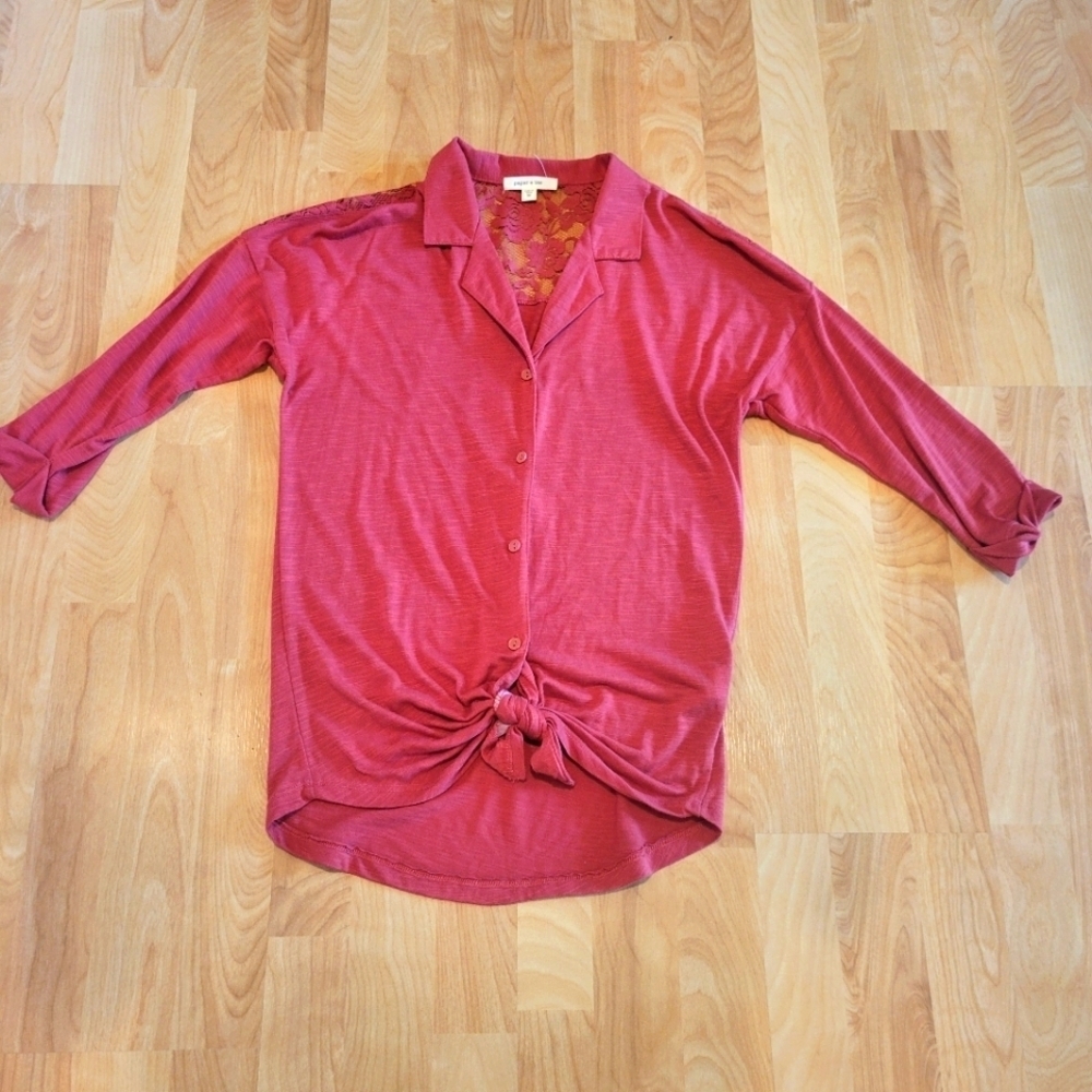 PAPER + TEE top with lace details and tie knot size M